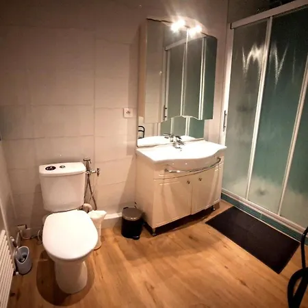 Cosy Face A La Gare Avec A Proximite Plages Et Commerces A Pied Apartment Arcachon